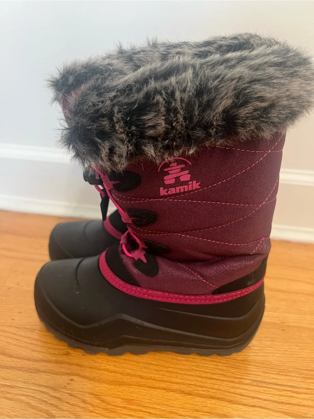 Kamik Girls' Faux Fur Lined Boots in Black and Gray